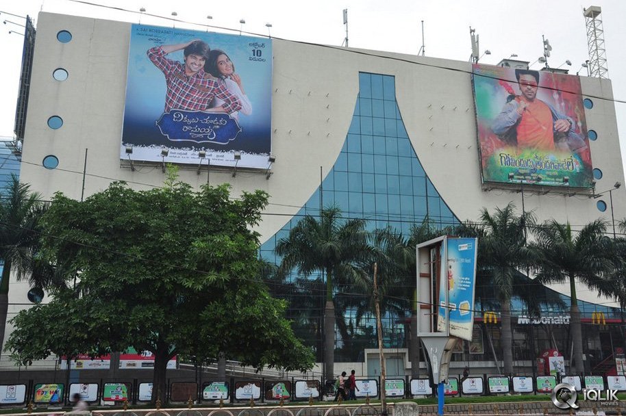 Celebrities-at-Dikkulu-Choodaku-Ramayya-Movie-Premiere-Show